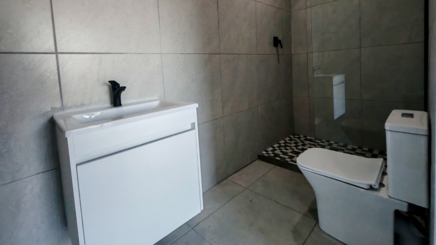 5 Bedroom Property for Sale in Fraaiuitsig Western Cape